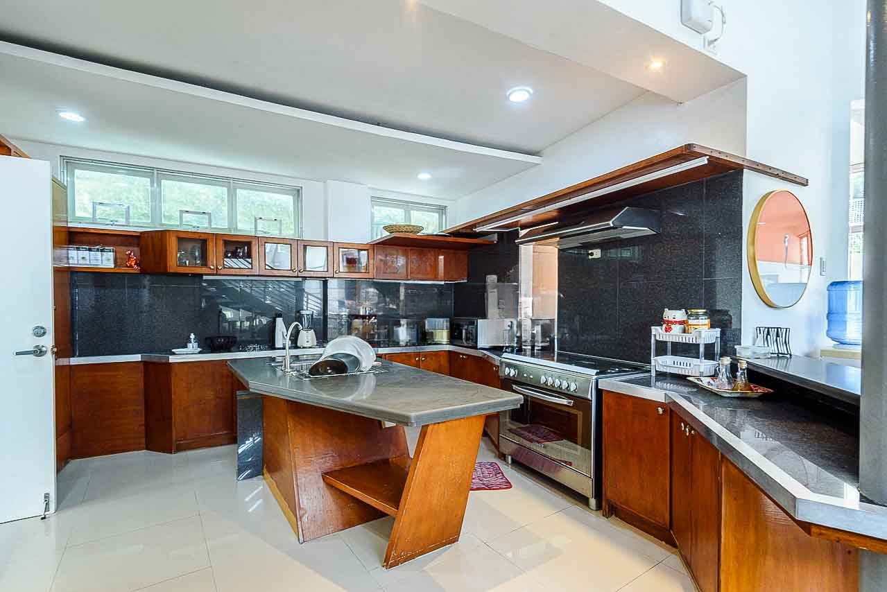 SRBML101-Stylish-Multi-Level-Home-with-Scenic-Outdoor-Views-Cebu-Grand-Realty-4 - Edited